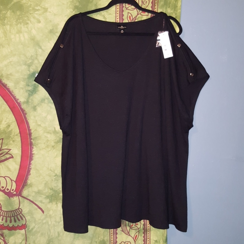 Worthington woman fashion top w/ shoulder hardware